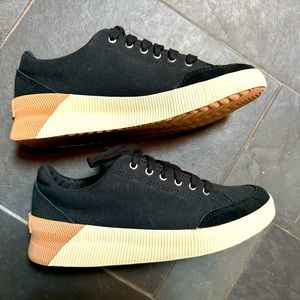 Sorel casual shoes with Sorel design & quality. Black, size 6 1/2 US.